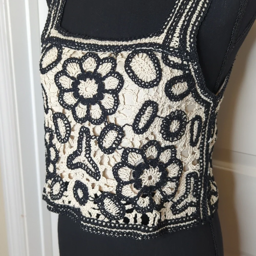 NEW Rebellion Crochet Tank Top Floral Fully Lined Crop Black and Cream Size XS - Picture 2 of 12